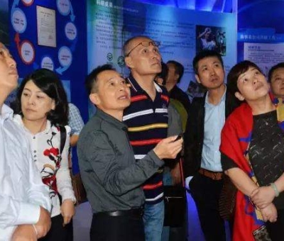 江蘇省太倉(cāng)市企業(yè)家考察團(tuán)蒞臨仙客來(lái)公司考察