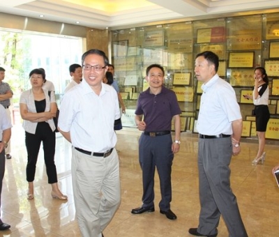 江西省委統(tǒng)戰(zhàn)部副部長、省民宗局局長張勇蒞臨仙客來公司調(diào)研