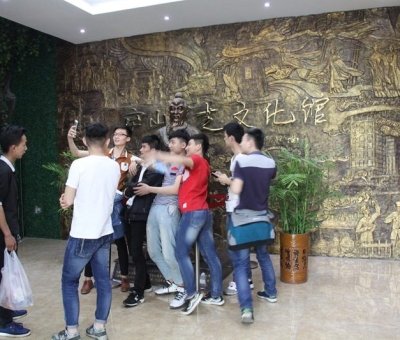 南昌建筑工程技工學(xué)校師生在仙客來(lái)學(xué)習(xí)“雙創(chuàng)”經(jīng)驗(yàn)、分享“雙創(chuàng)”精神