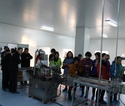 省農(nóng)業(yè)廳副廳長(zhǎng)程關(guān)懷、工會(huì)主席鄧付生一行蒞臨仙客來公司考察