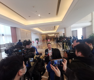 努力推進(jìn)綠色有機(jī)農(nóng)產(chǎn)品、中醫(yī)藥、文化和旅游等產(chǎn)業(yè)重要基地建設(shè) 江西仙客來董事長潘新華參加省十三屆人大五次會議積極建言獻(xiàn)策