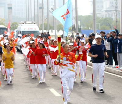 省運(yùn)火種耀潯城 - 仙客來(lái)父子火炬手