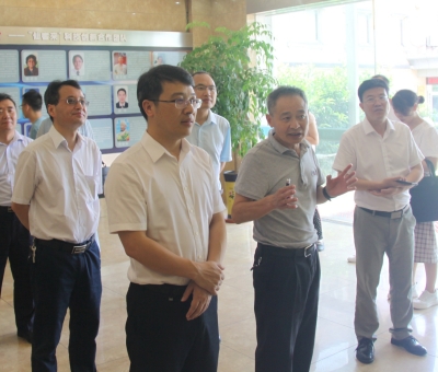 省委統(tǒng)戰(zhàn)部副部長、省社會主義學(xué)院黨組書記易軍一行蒞臨仙客來公司考察調(diào)研