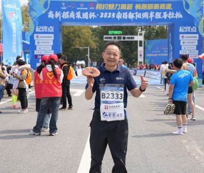 仙客來靈芝助力南昌馬拉松 潘新華董事長(zhǎng)完成半程馬拉松